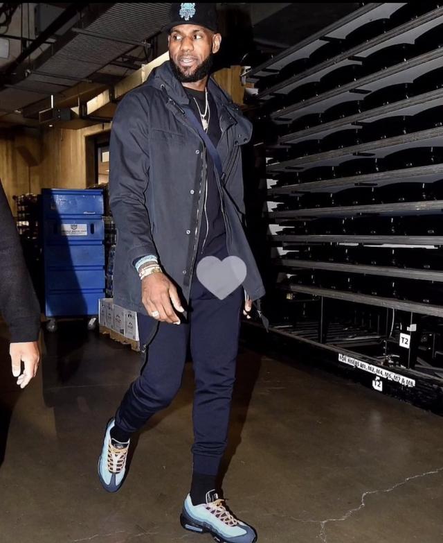 利雅得胜利vs费哈：C罗领衔，马内、菲利克斯、科曼首发（利雅得胜利战费哈：C罗挂帅，马内、菲利克斯、科曼先发）