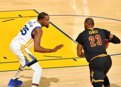 德拉富恩特：我们和皇马队医保持联系，赫伊森暂时不离队（德拉富恩特：已与皇马队医沟通，赫伊森短期内不会离队）