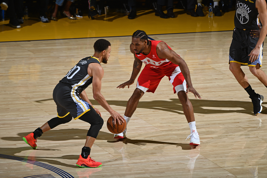 圣吉罗斯主帅：马竞有弱点也会丢球，我们不是来这里旅游的（圣吉罗斯主帅：马竞并非无懈可击会失球，我们此行不是来观光的）