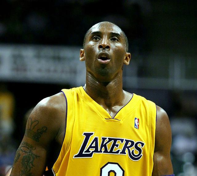 勇士球队助攻率高，全队配合默契（勇士传导球高效，团队协作默契）