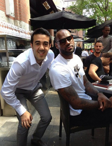 BBC：前曼城球员巴顿因社媒攻击性言论被判6个月监禁（BBC：前曼城球员巴顿因在社交媒体发表仇恨言论被判入狱6个月）