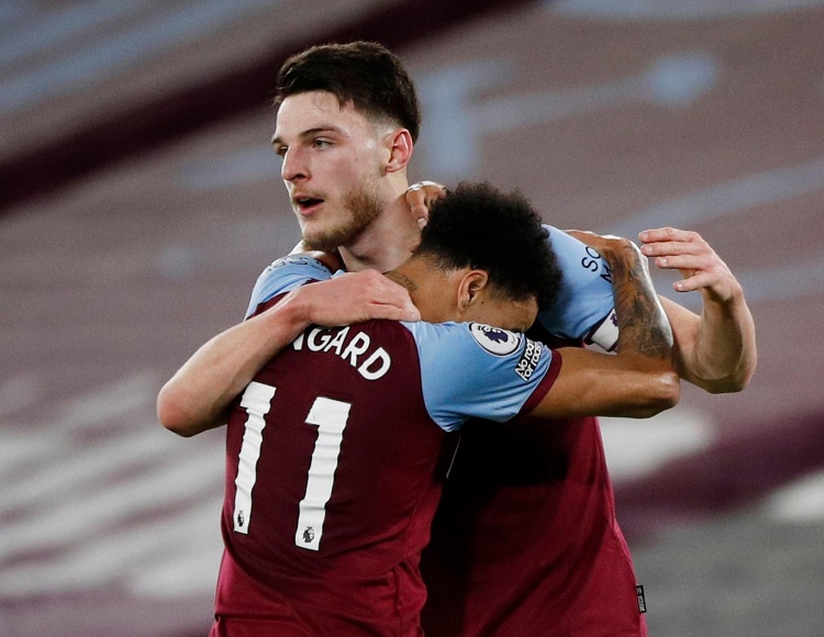 体坛记忆｜为了得到18岁的詹姆斯，各大运动品牌付出了多大的代价？（体坛记忆｜18岁詹姆斯：各大运动品牌为他付出了怎样的代价？）