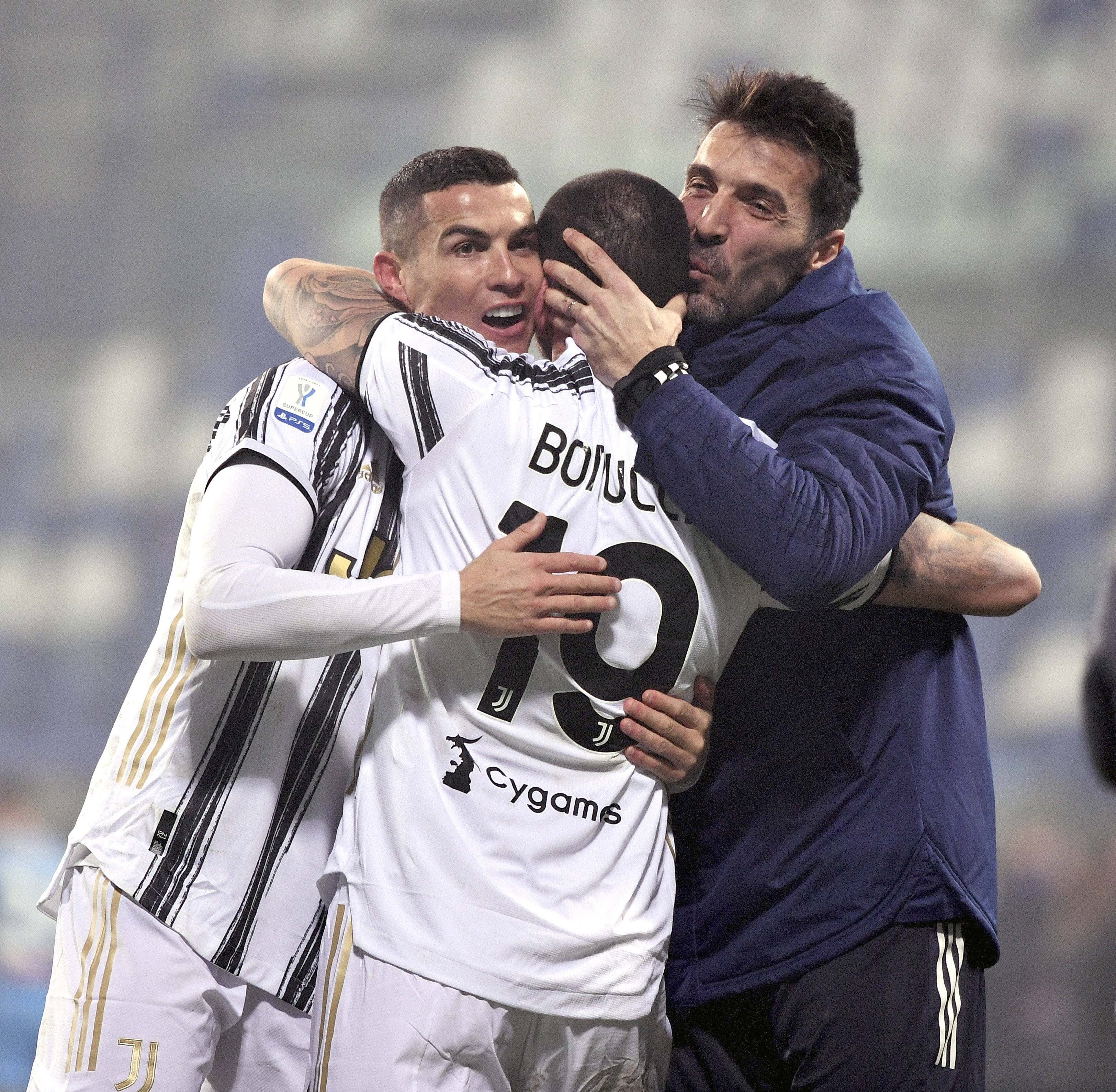 最后连丢4板！康宁汉姆：他们投的是超远三分，球没往我们这弹（末段连丢4个篮板！康宁汉姆：对手投超远三分，篮板点全不在我们这边）