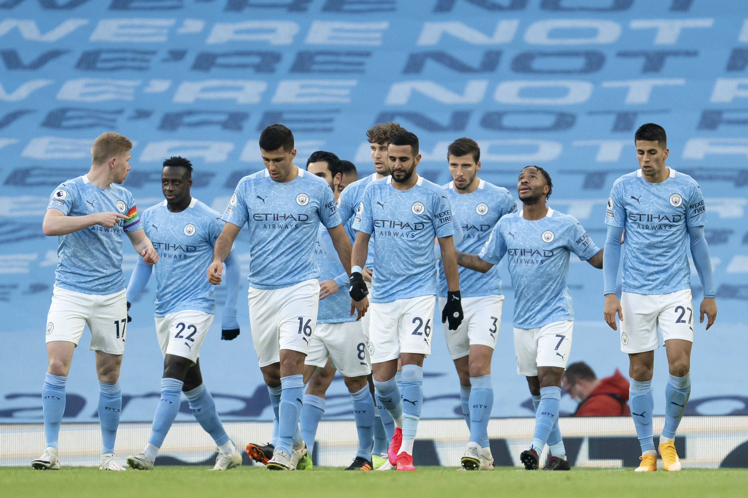 巴萨公布欧冠首发11人阵容迎战法兰克福（巴萨官宣欧冠战法兰克福首发11人名单）