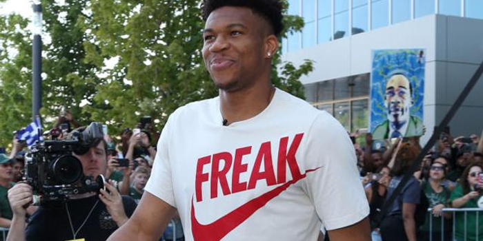 交易来墨菲？开拓者电台打趣：当初选科沃德就不需要墨菲了（传闻追墨菲？开拓者电台调侃：早选科沃德就不用折腾了）