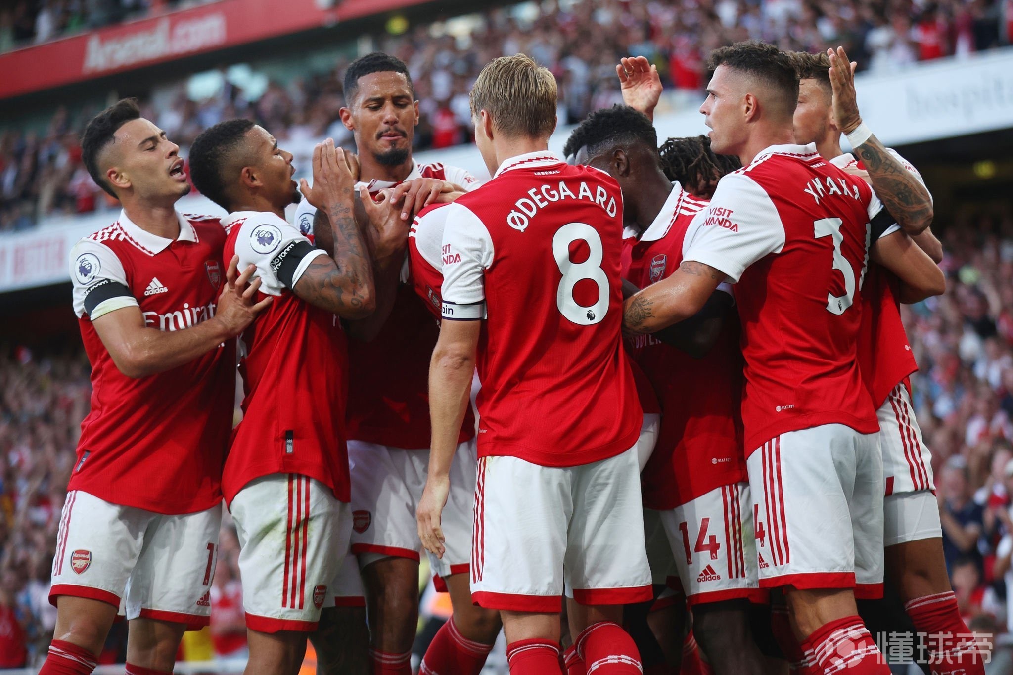 詹姆斯关键上篮锁定胜利（詹姆斯制胜上篮奠定胜局）