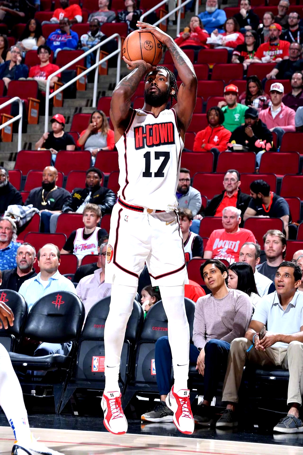 国际比赛日阵容公布 球迷关注（国际比赛日大名单出炉，球迷热议）