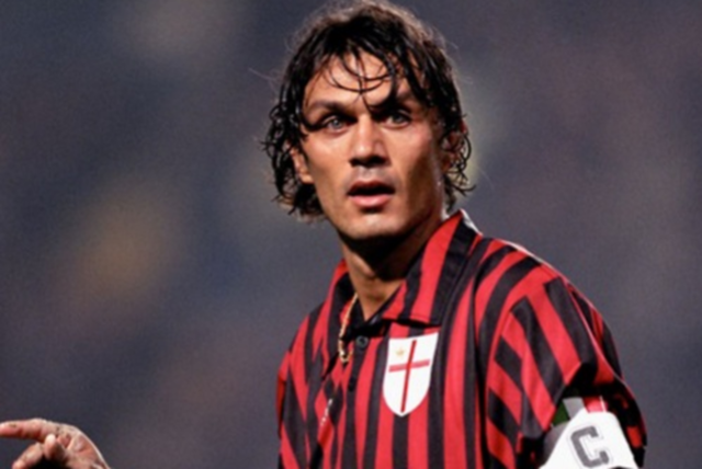 中国乒乓球队在关键战中被法国新星勒布伦逆转，展现技术与心理博弈，国乒面临严峻挑战。（关键一役，国乒遭法国新星勒布伦逆转：技战术与心理博弈凸显，挑战空前严峻）