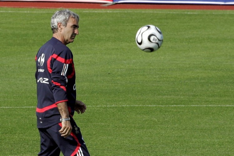 不服！弗兰克：不理解西蒙斯为何改判红牌，也不理解罗梅罗吃第二张黄牌（弗兰克质疑判罚：不理解西蒙斯改判红牌，同样不解罗梅罗吃到第二张黄牌）