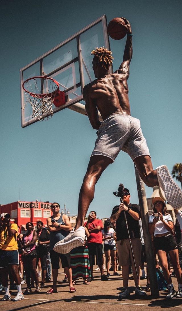 特雷·杨的复出之路：历经艰辛，终迎首球（特雷·杨回归之旅：披荆斩棘终迎复出首球）