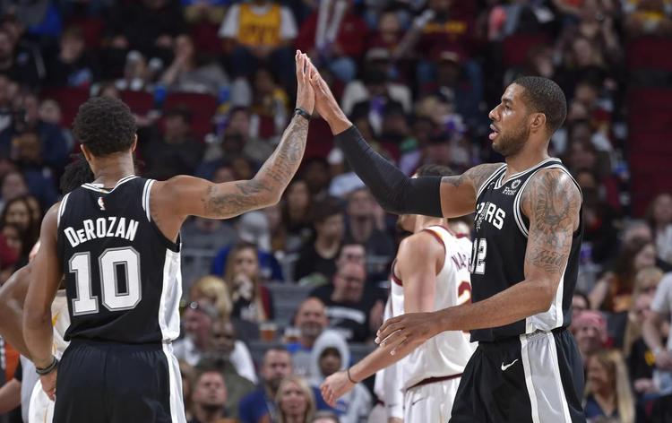 替补球员首秀即得分，成为焦点（替补登场首秀建功，瞬间抢镜）