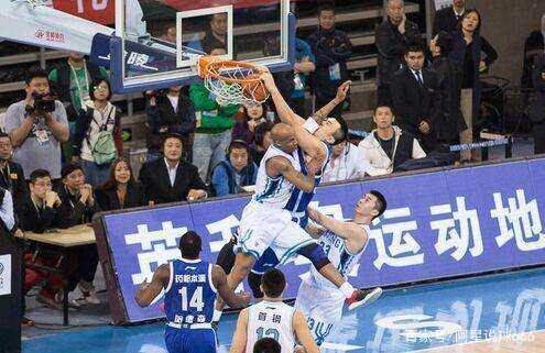 球报：由于花费巨资，安哥拉邀请阿根廷友谊赛引发民众不满（球报：安哥拉斥巨资邀阿根廷踢友谊赛惹民怨）